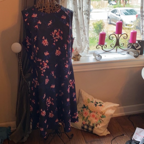 Dress - Picture 3 of 12